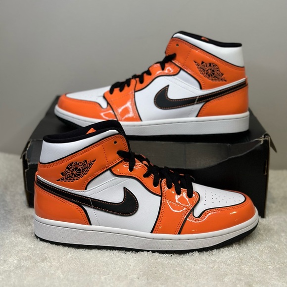 Jordan Other - Air Jordan 1 Mid SE